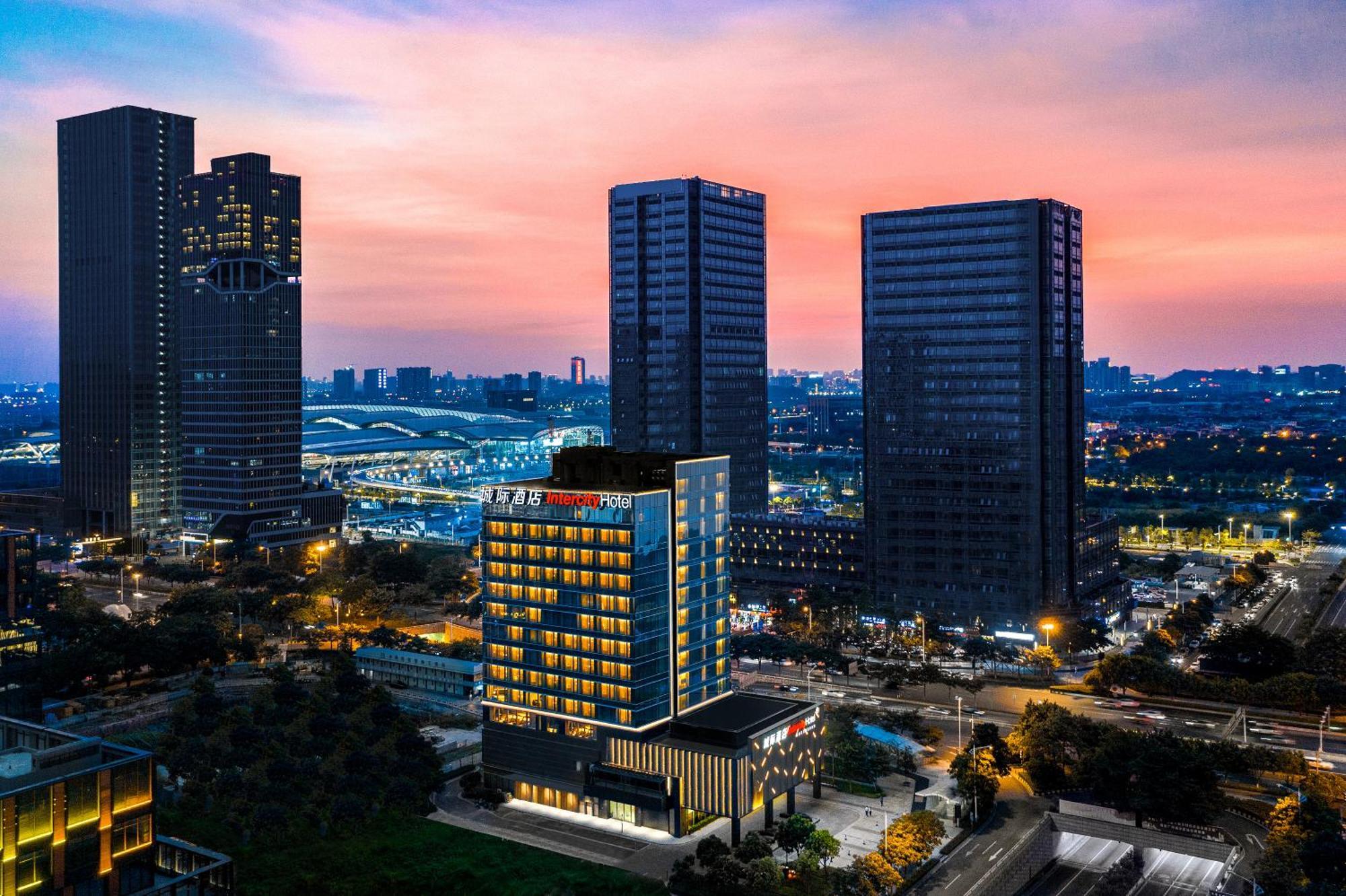 Intercity Hotel Guangzhou South Railway Station - Free Minibar Including Erdinger Weissbier Ngoại thất bức ảnh